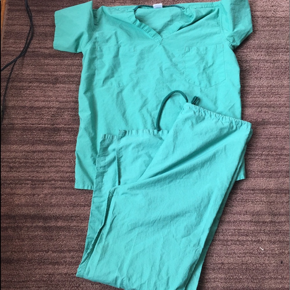 Medline pale green scrub set pants and top